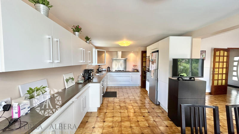 Villa - 145 m² - 6 pièces