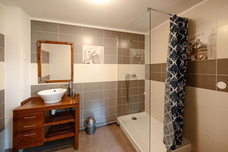 Maison - 220 m² - 6 pièces