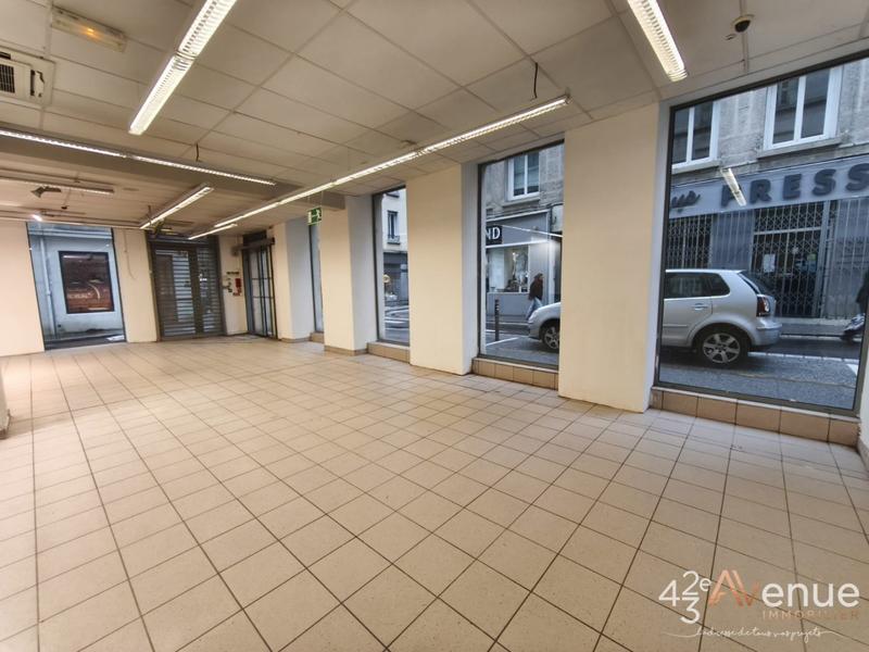 Local d'activités - 240 m²