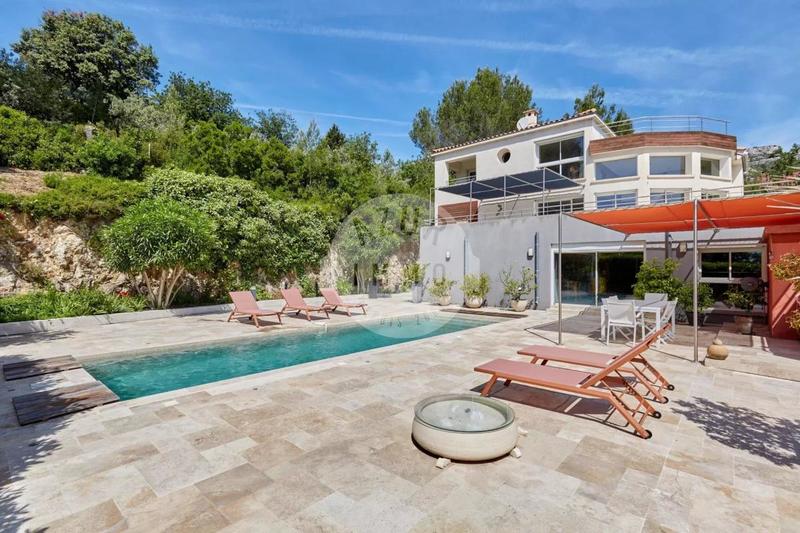 Villa - 350 m² - 6 pièces