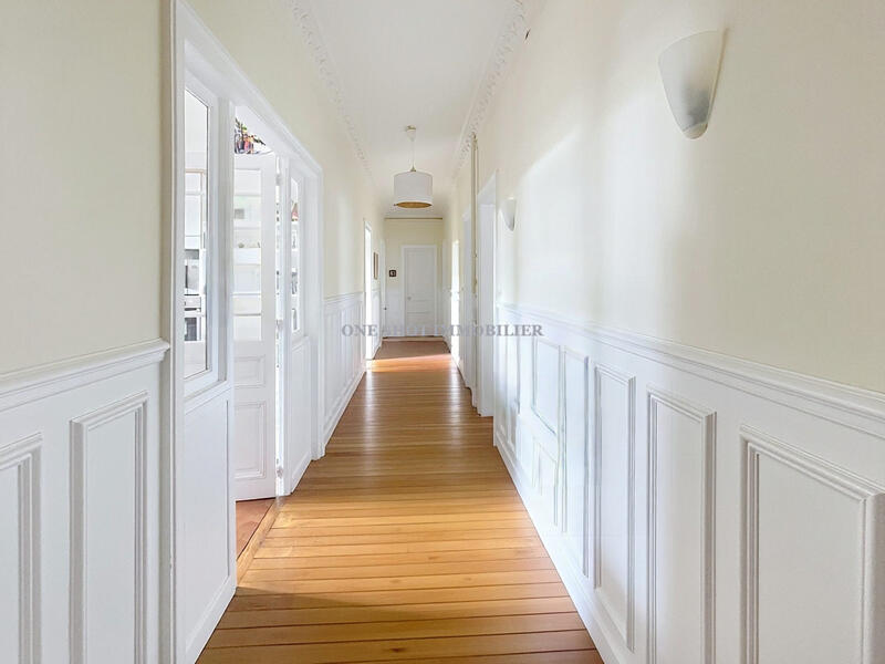 Appartement - 127 m² - 6 pièces