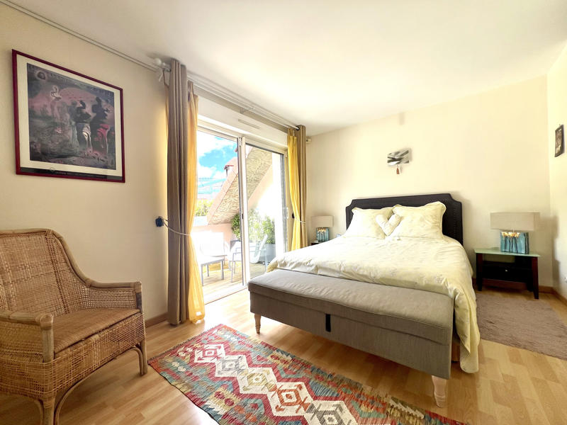 Maison - 221 m² - 8 pièces