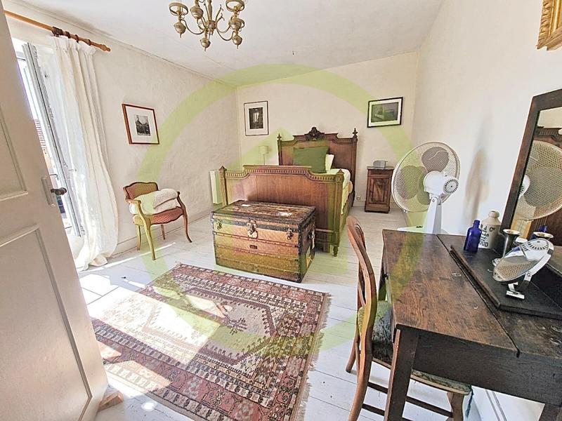 Maison - 281 m² - 11 pièces