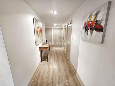 Maison - 235 m² - 7 pièces