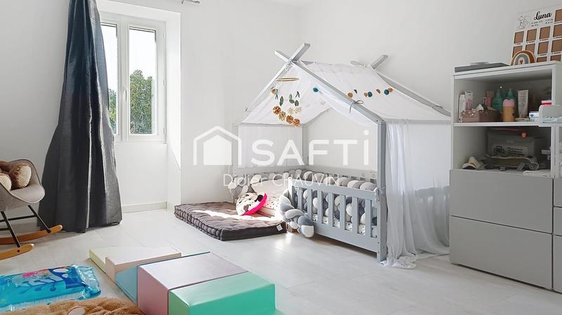 Maison - 300 m² - 12 pièces