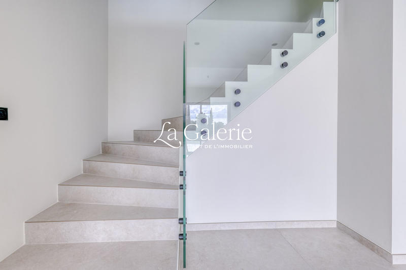 Villa - 225 m² - 6 pièces