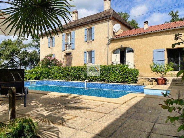 Maison - 283 m² - 8 pièces