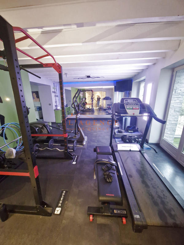 Propriété - 361 m² - 12 pièces