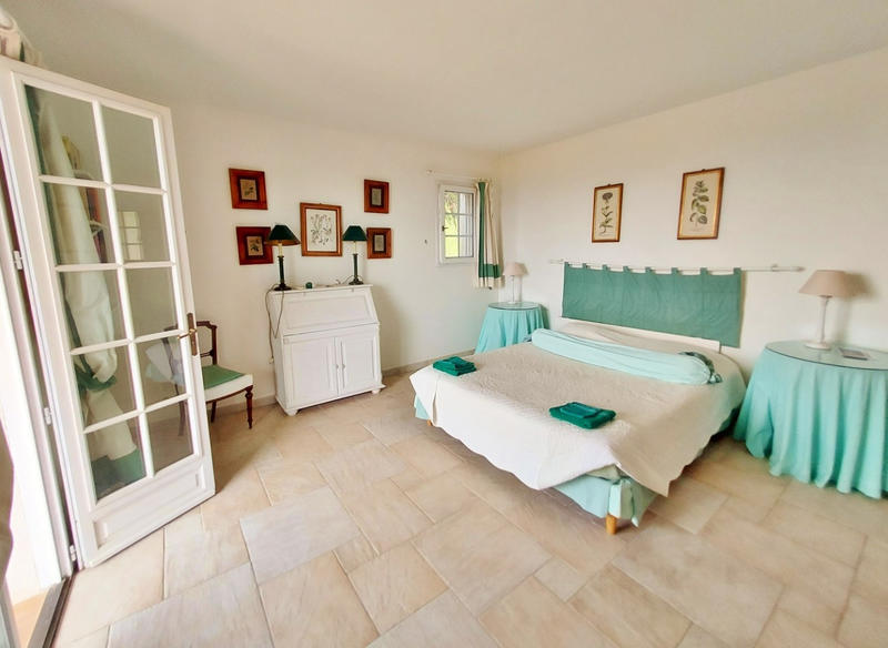 Maison - 260 m² - 10 pièces