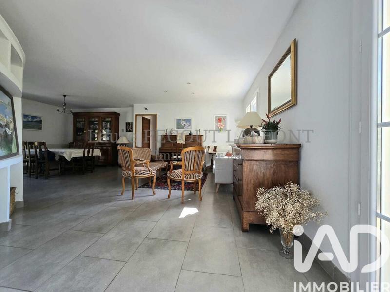 Maison - 214 m² - 7 pièces