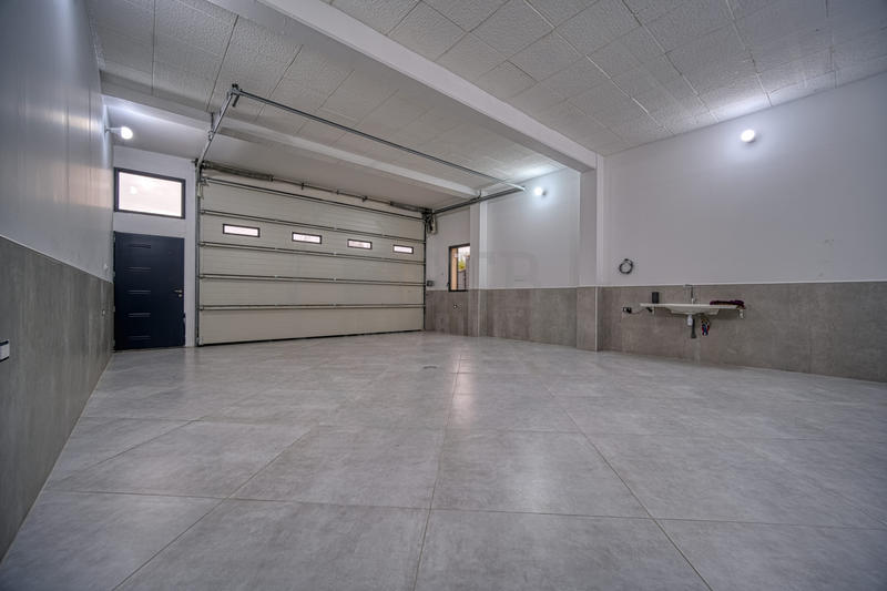 Propriété - 284 m² - 6 pièces