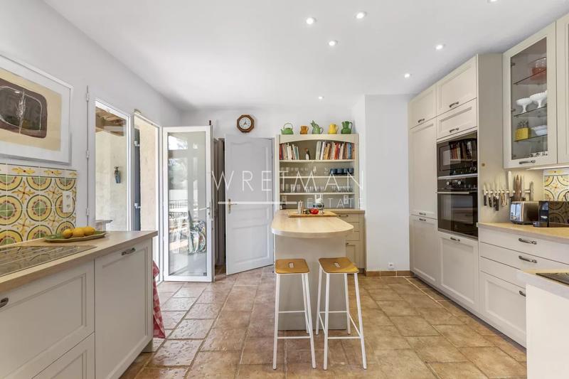 Maison - 218 m² - 8 pièces