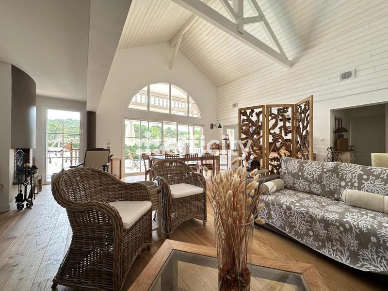 Maison - 140 m² - 5 pièces