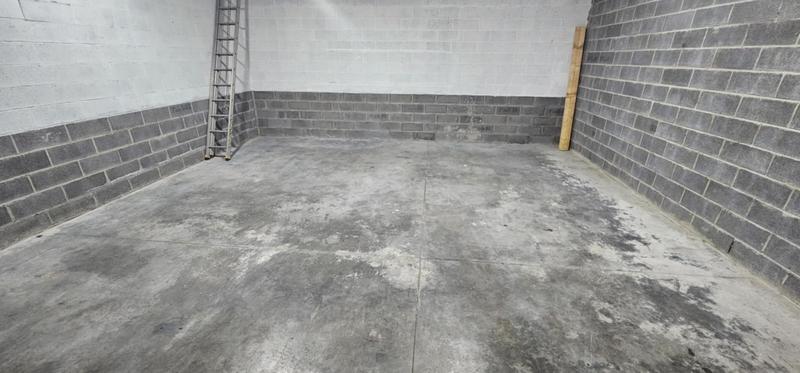 Parking / Garage - 105 m²