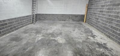 Parking / Garage - 105 m²