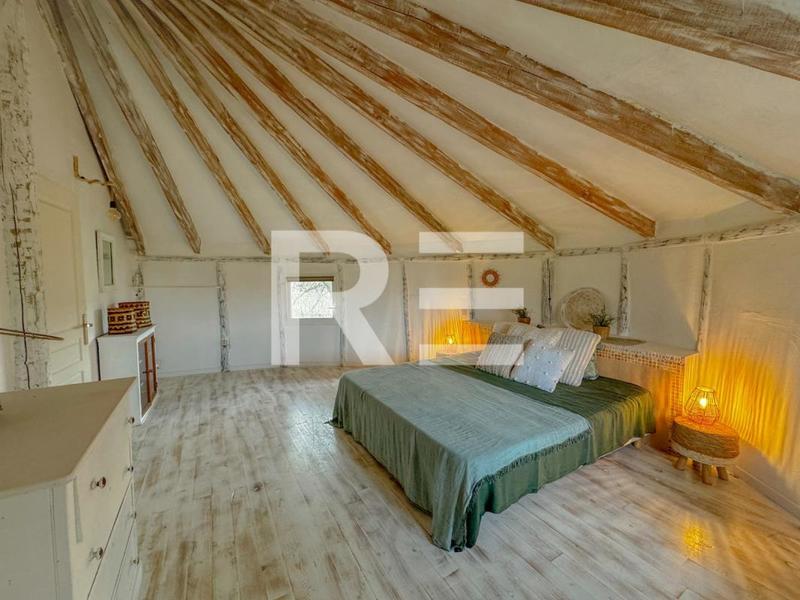 Maison - 165 m² - 9 pièces