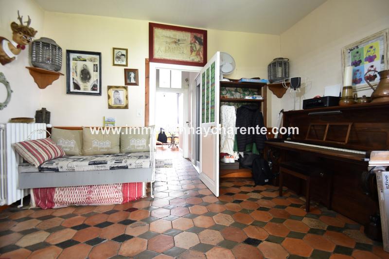 Maison - 204 m² - 7 pièces