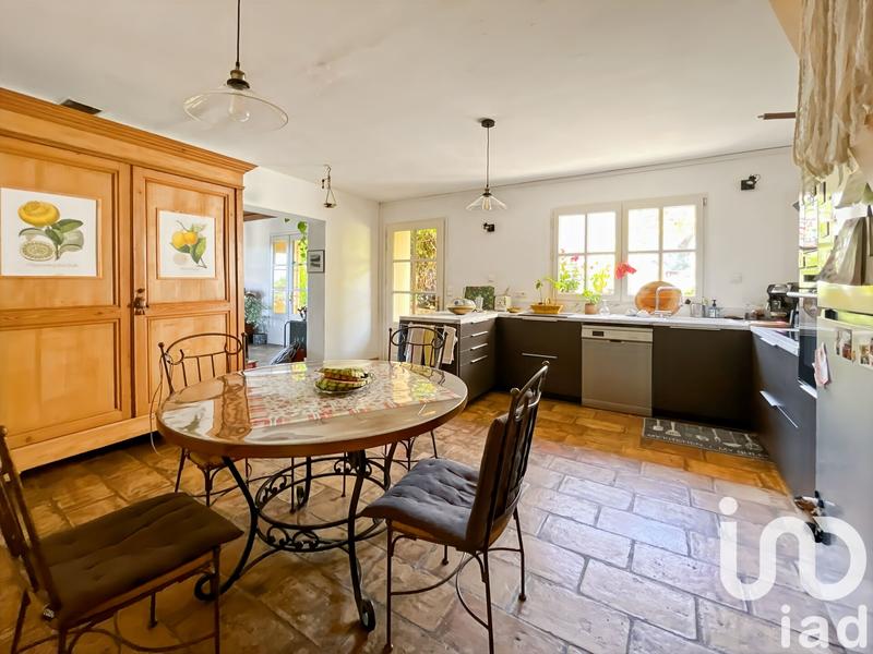 Maison - 230 m² - 8 pièces