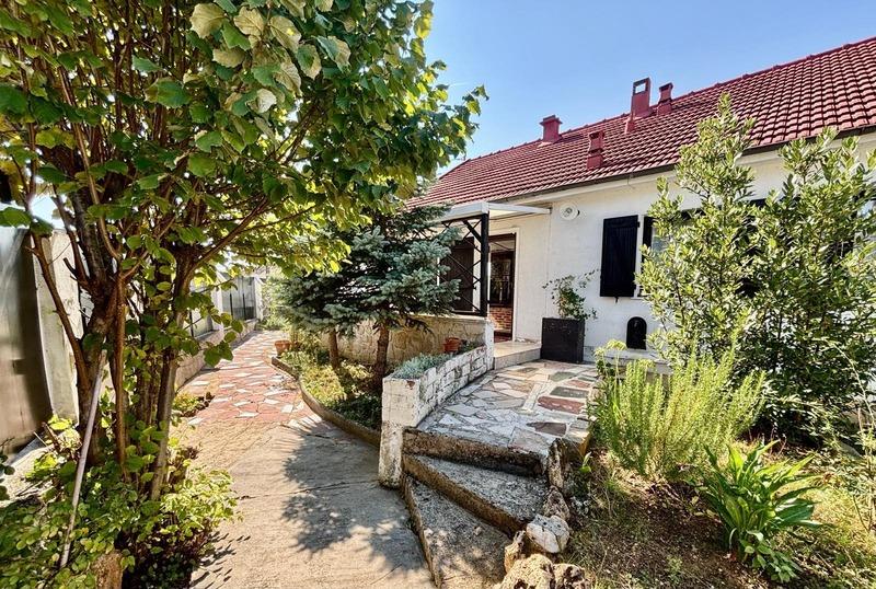 Maison - 180 m² - 7 pièces