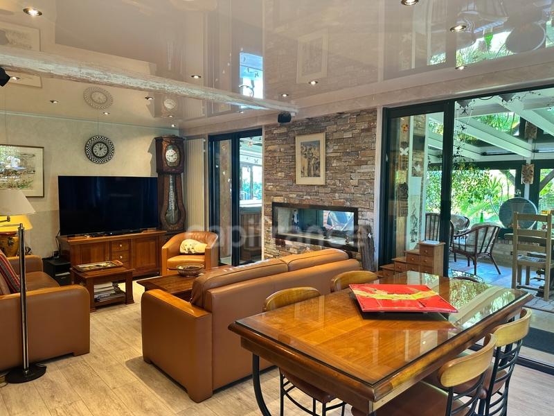 Maison - 167 m² - 7 pièces