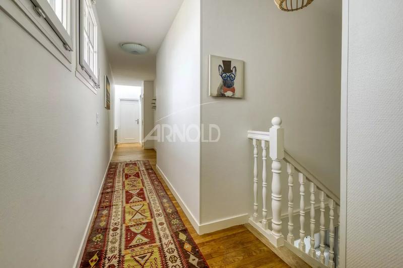 Maison - 350 m² - 10 pièces