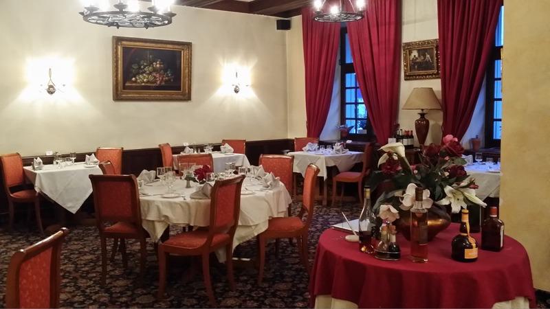 Propriété - 1 200 m² - 50 pièces