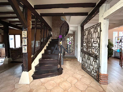 Maison - 217 m² - 7 pièces