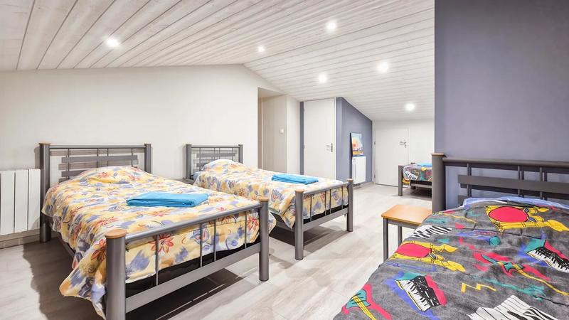 Maison - 225 m² - 8 pièces