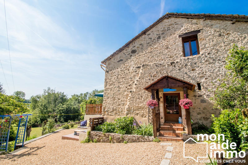 Maison - 240 m² - 15 pièces