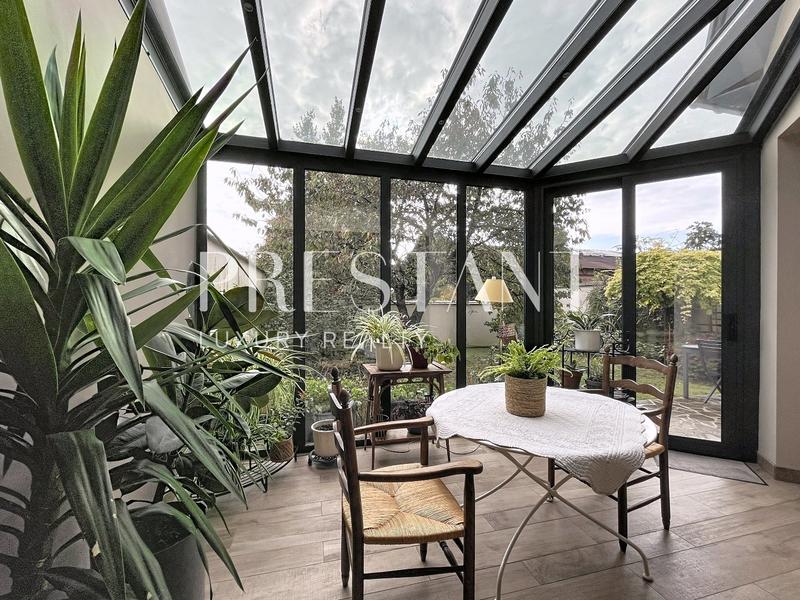 Maison - 267 m² - 7 pièces