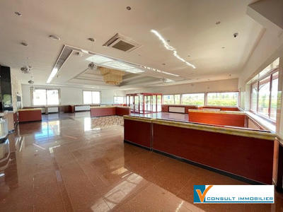 Local commercial - 832 m²