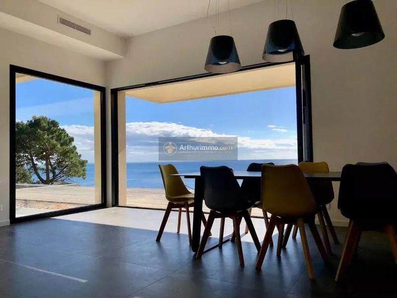 Maison - 202 m² - 7 pièces