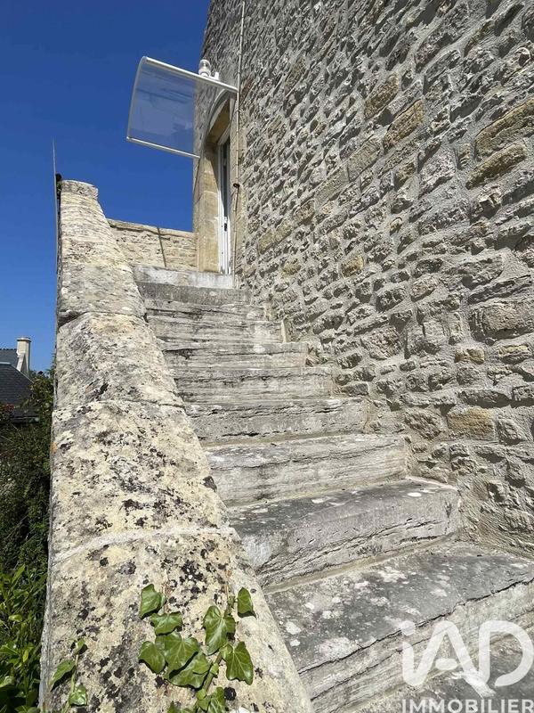 Maison - 299 m² - 9 pièces