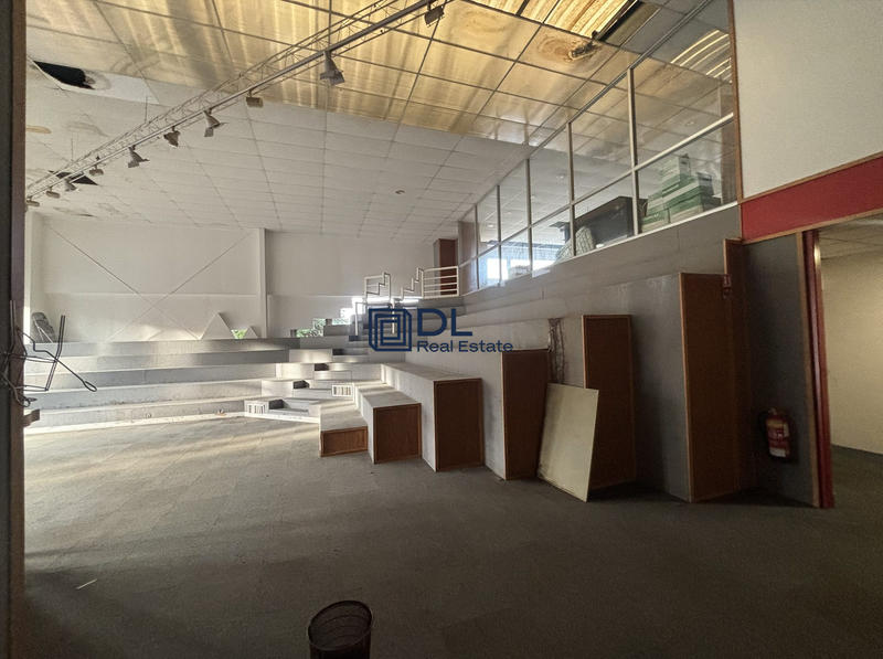 Entrepôt - 2 500 m²