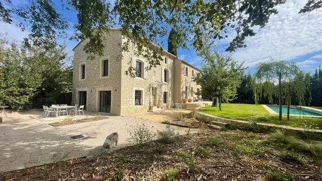 Maison - 290 m² - 9 pièces