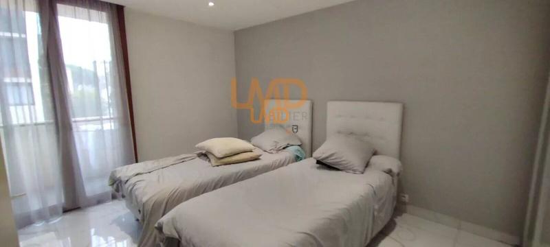 Appartement - 92 m² - 5 pièces