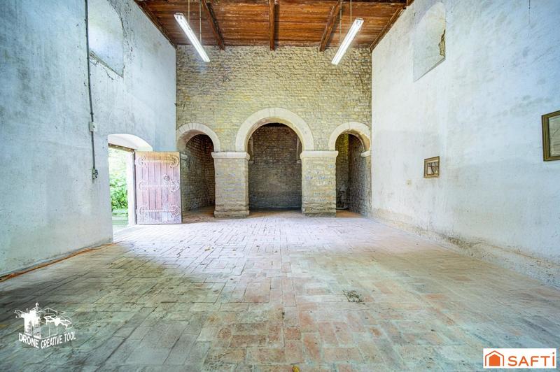 Maison - 351 m² - 14 pièces