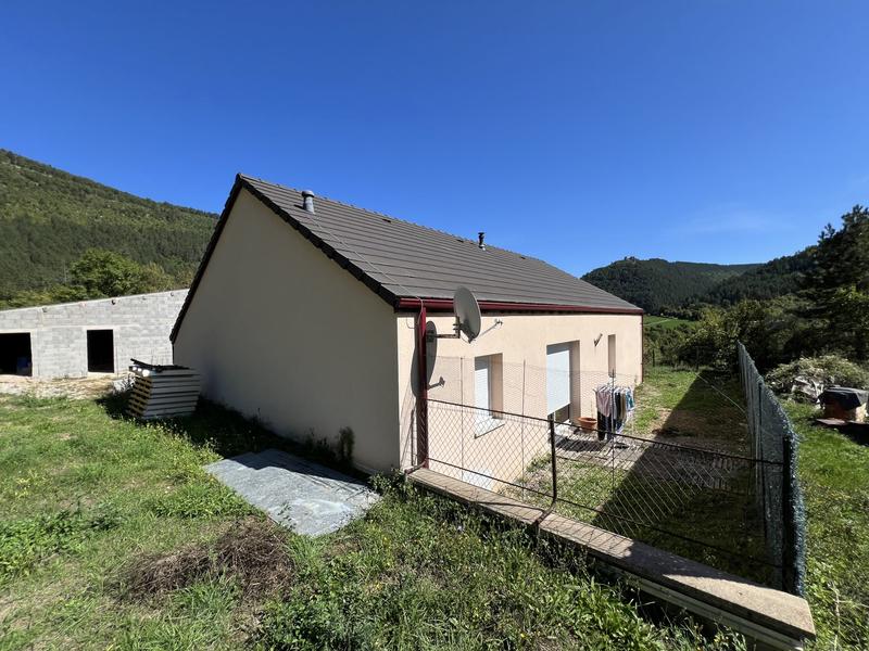 Maison - 80 m² - 4 pièces