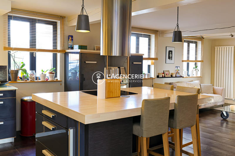 Maison - 280 m² - 8 pièces