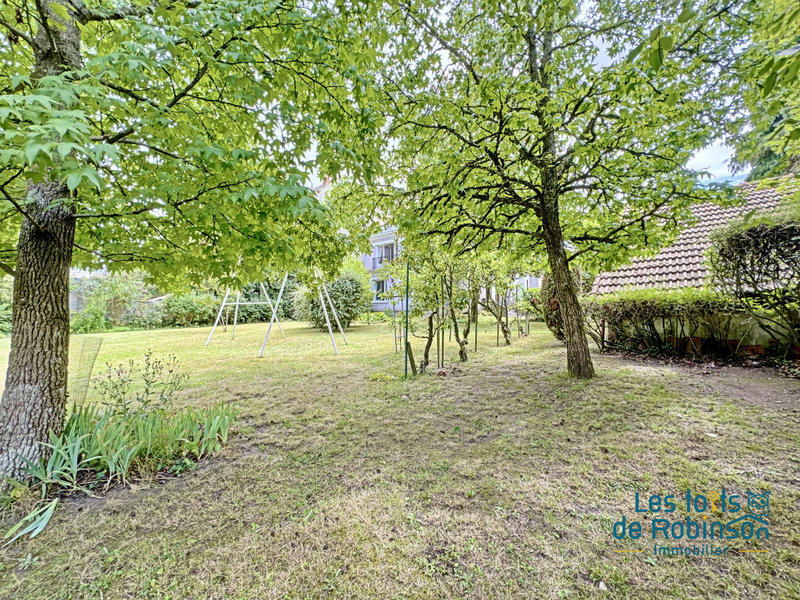 Maison - 240 m² - 10 pièces