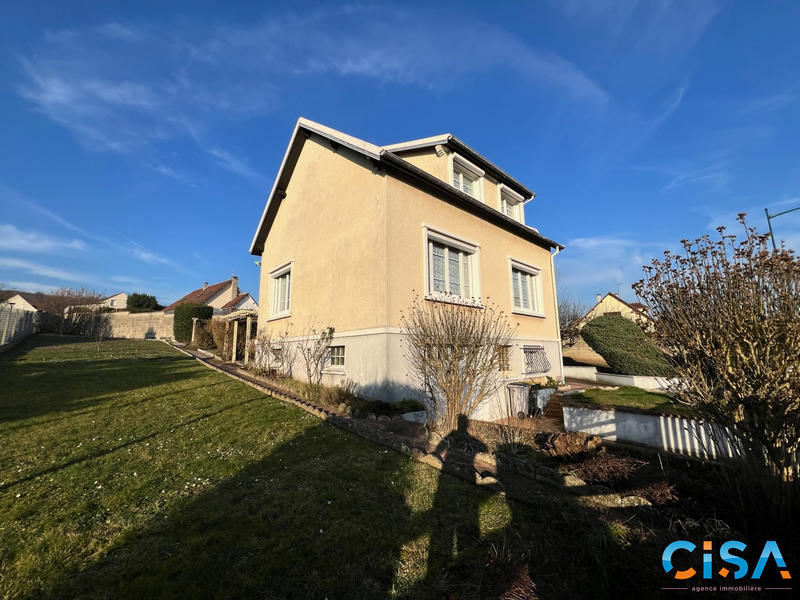 Maison - 92 m² - 5 pièces