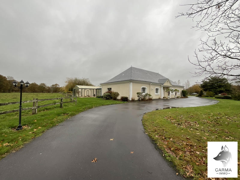 Maison ancienne - 385 m² - 8 pièces