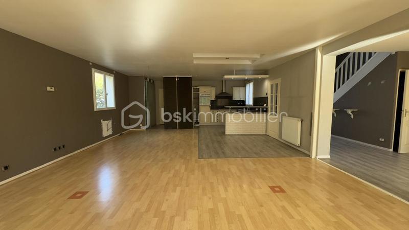 Maison - 230 m² - 8 pièces