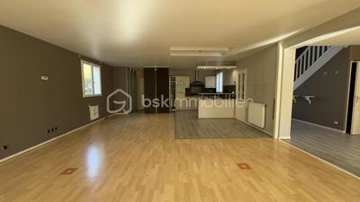 Maison - 230 m² - 8 pièces