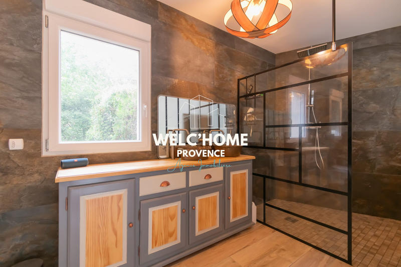 Maison - 235 m² - 7 pièces