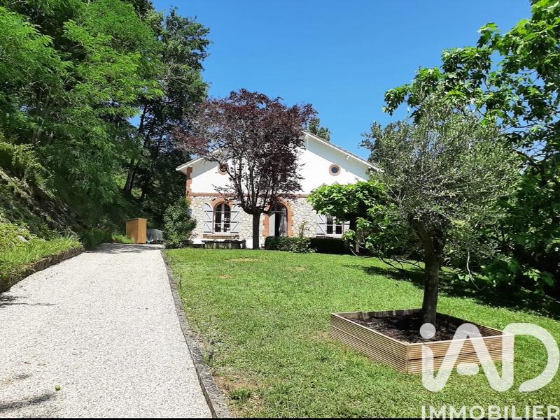 Maison - 200 m² - 7 pièces