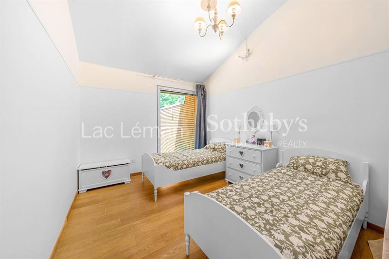 Maison - 238 m² - 8 pièces