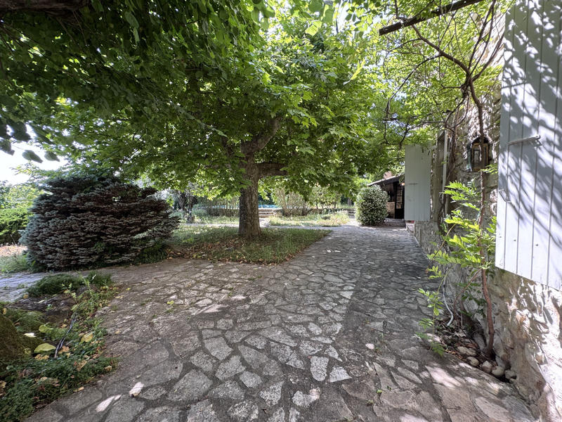 Maison - 311 m² - 9 pièces