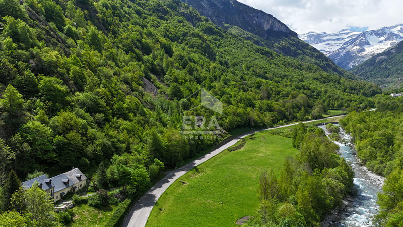 Maison - 230 m² - 11 pièces