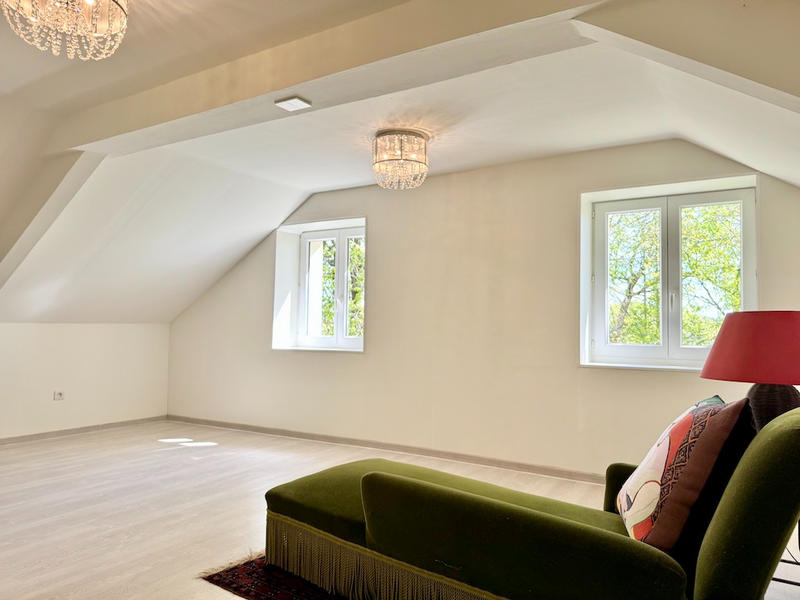 Maison - 211 m² - 8 pièces